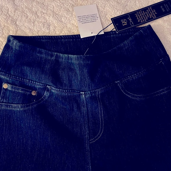 NWT Ladies pull on jeans. Size small-tall. Dark blue denim wash. - Picture 4 of 10